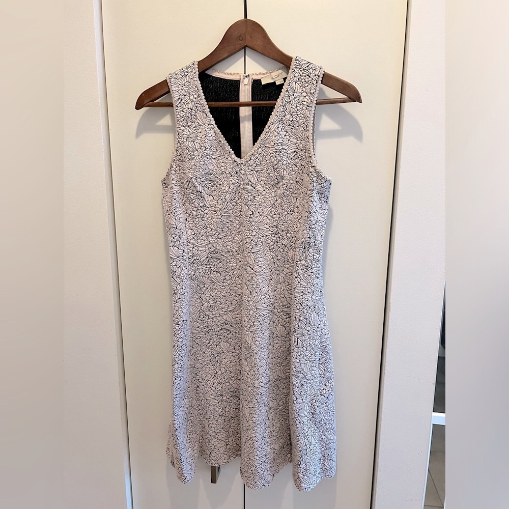 Elegant A line dress V neck